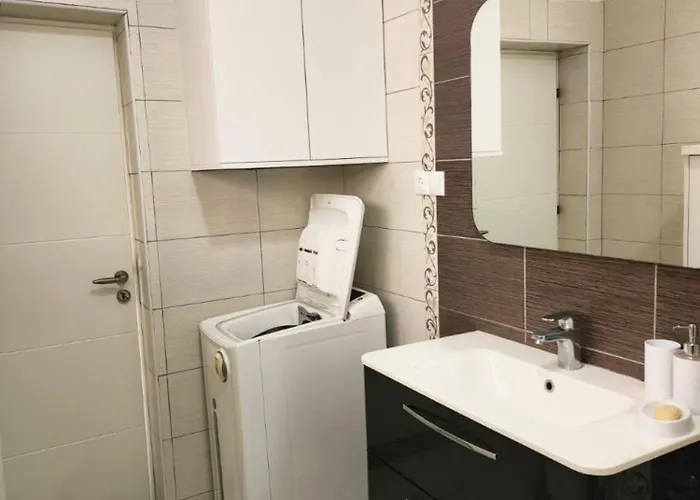 Albania Sarand Koder